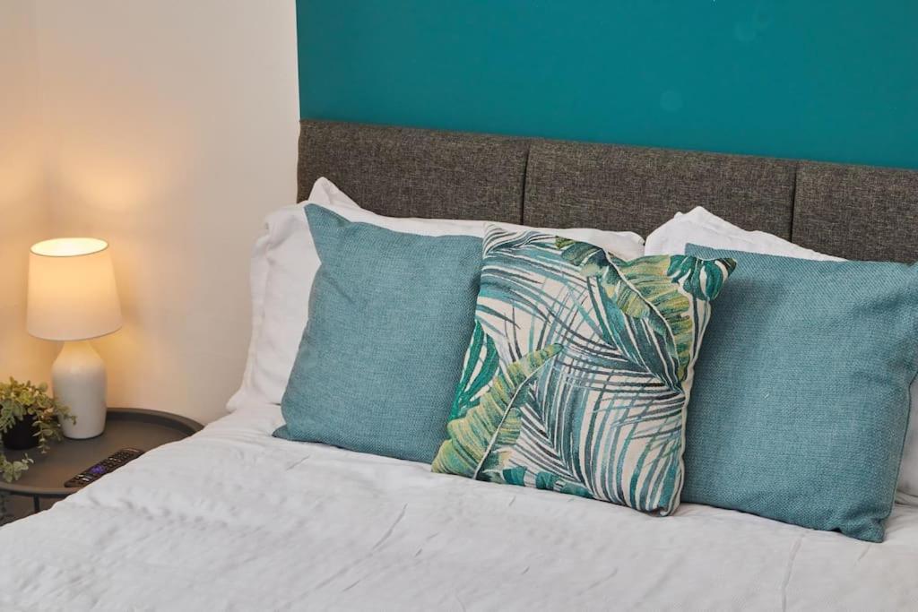 Large House Close To Leeds - Ideal For Groups Экстерьер фото