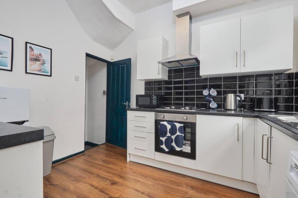 Large House Close To Leeds - Ideal For Groups Экстерьер фото