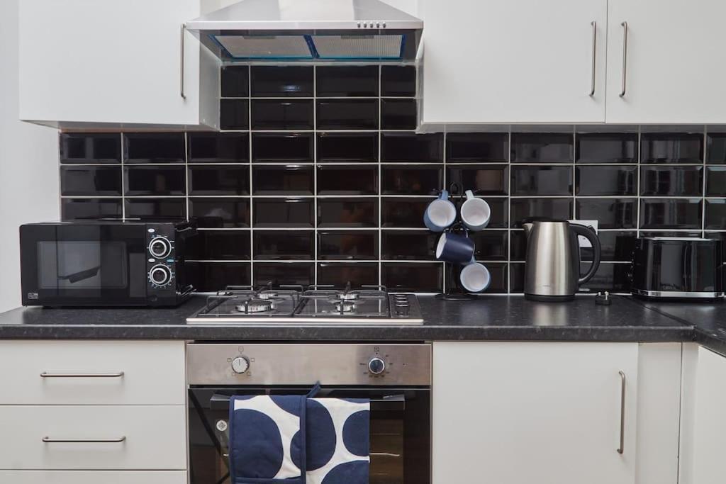 Large House Close To Leeds - Ideal For Groups Экстерьер фото