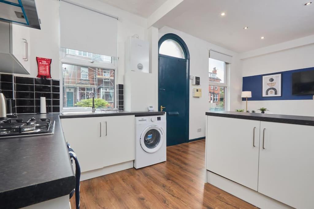 Large House Close To Leeds - Ideal For Groups Экстерьер фото