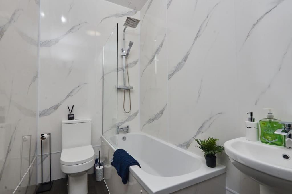 Large House Close To Leeds - Ideal For Groups Экстерьер фото