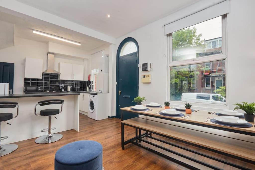 Large House Close To Leeds - Ideal For Groups Экстерьер фото